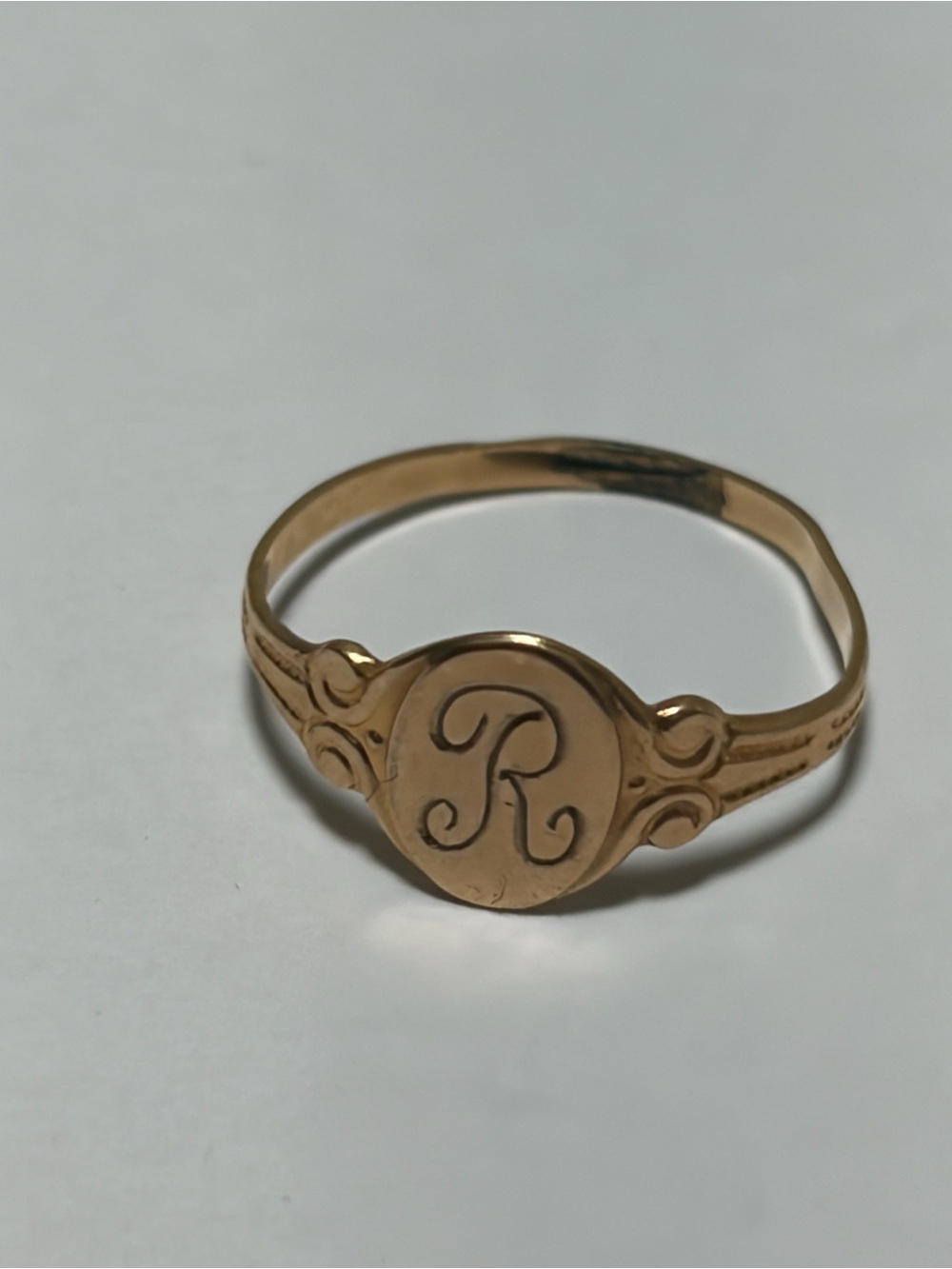 Fine 10K Yellow Gold Small Childrens personalized R Ring size 4